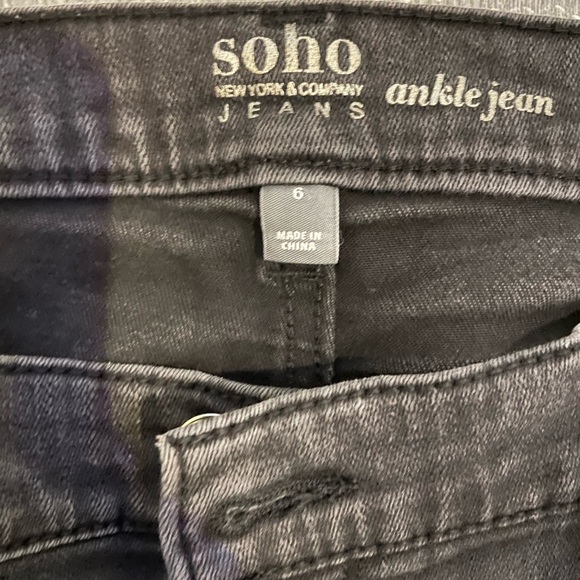 Black Soho Ripped women’s Jeans. Size 6. - Picture 4 of 6